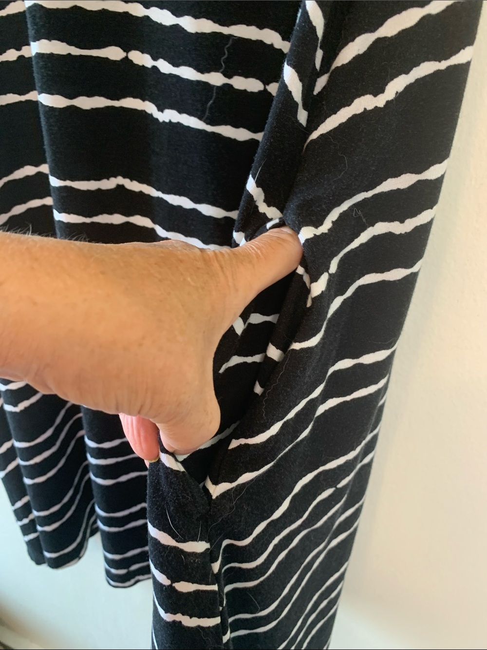 Lord & Taylor Petite Black & White Striped Midi Dress, Pockets, Stretch - Picture 4 of 10